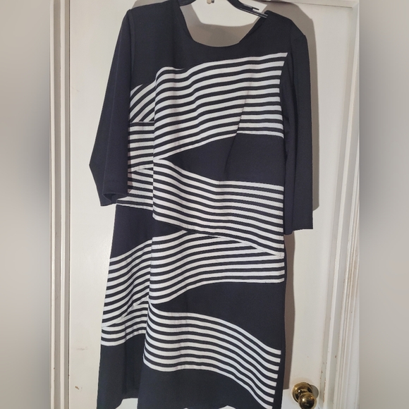 Sandra Darren Dresses & Skirts - Sandra Darren dress